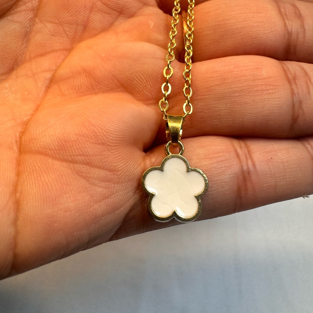 Flower necklace